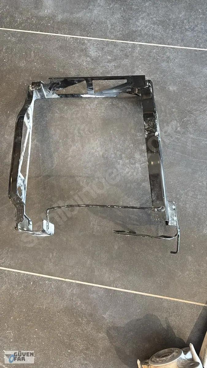 BMW M3 M4 G80 G82 Radyatör Tutucu Sağ 51118071636
