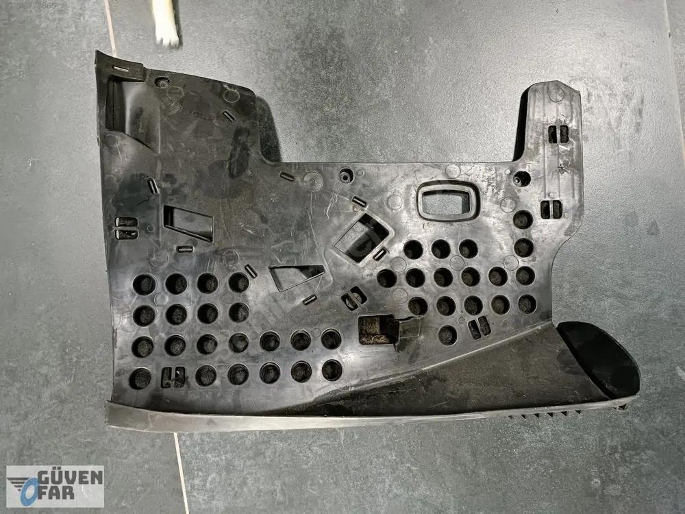 Mercedes C W204 Göğüs Torpido Muhafaza 2046808208 2046800201 2046800282