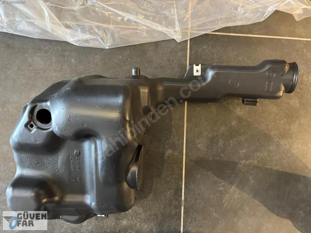 Mercedes C W204 W207 W212 W218 Silecek Su Deposu 2048691320 2048690520