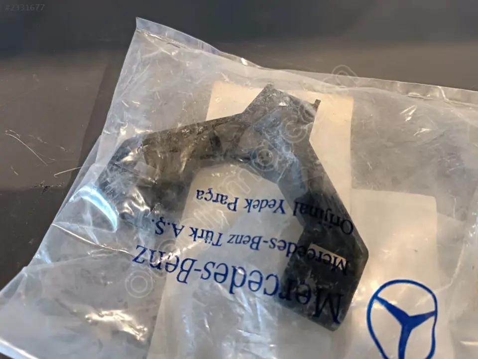 Mercedes C W205 Arka Tampon Bağlantı Ayağı 2058858300