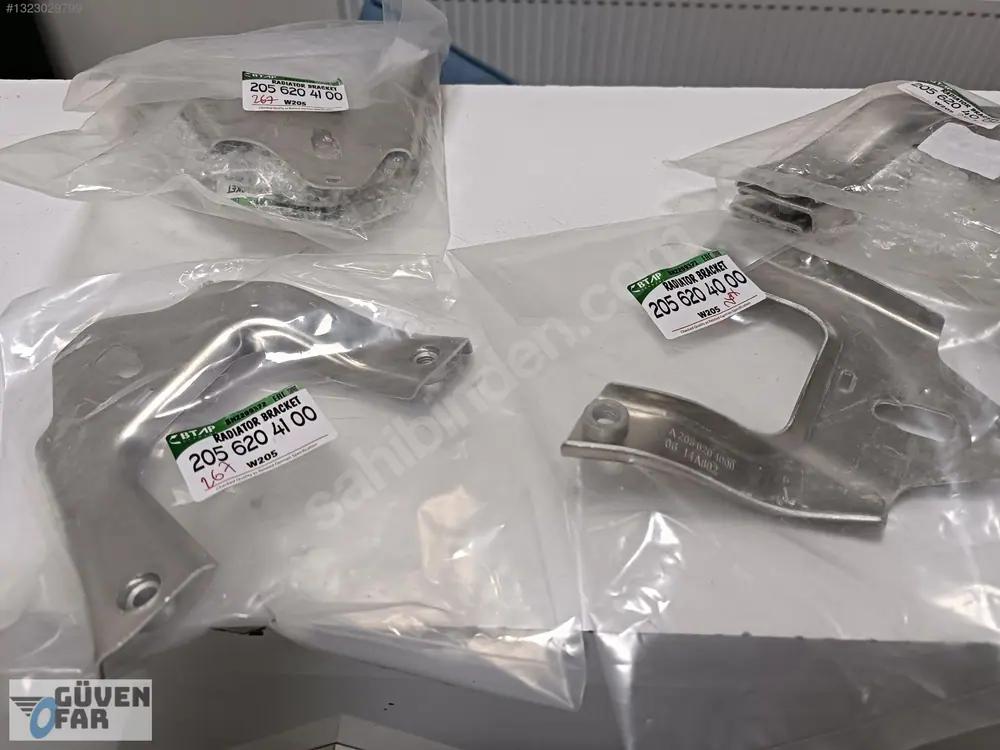 Mercedes C W205 Radyatör Braketi Sol Alt 2056204000