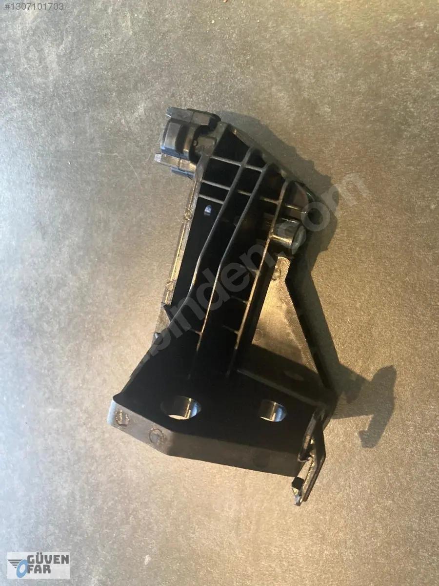 Mercedes C W205 Radyatör Montaj Braketi Sağ 2055014420