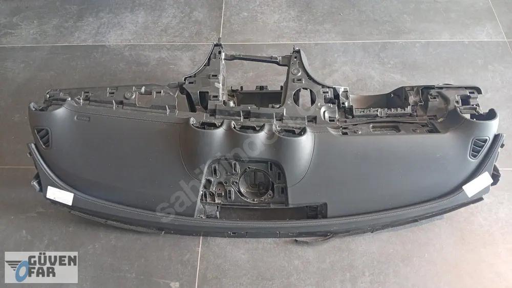 Mercedes C W206 Göğüs Torpido Siyah Dikişli 2066800601