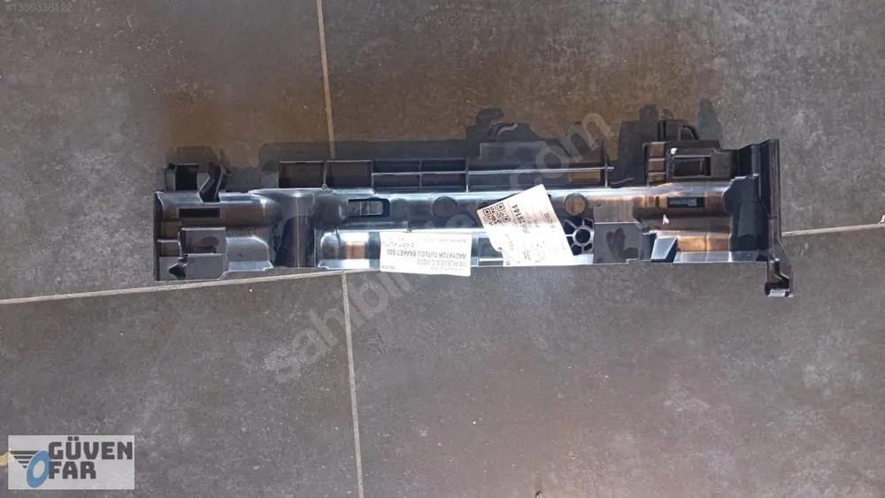 Mercedes C W206 Radyatör Tutucu Braket Sol 0995043100