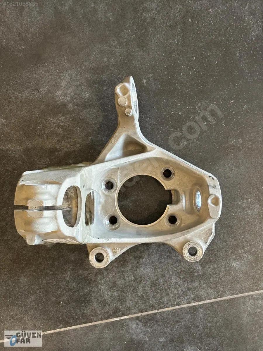 Mercedes CLA W118 W177 W247 Sağ Ön Aks Taşıyıcı 2473320200