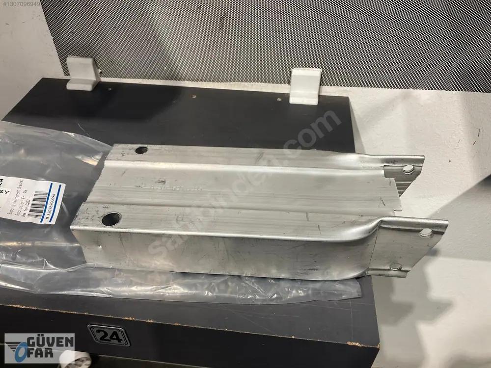 Mercedes E W207 Ön Tampon Demiri Babası Sağ 2009-2015 2076200295 2076200095