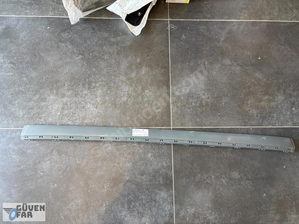 Mercedes E W211 Arka Tampon Orta Kaplama 2118800112