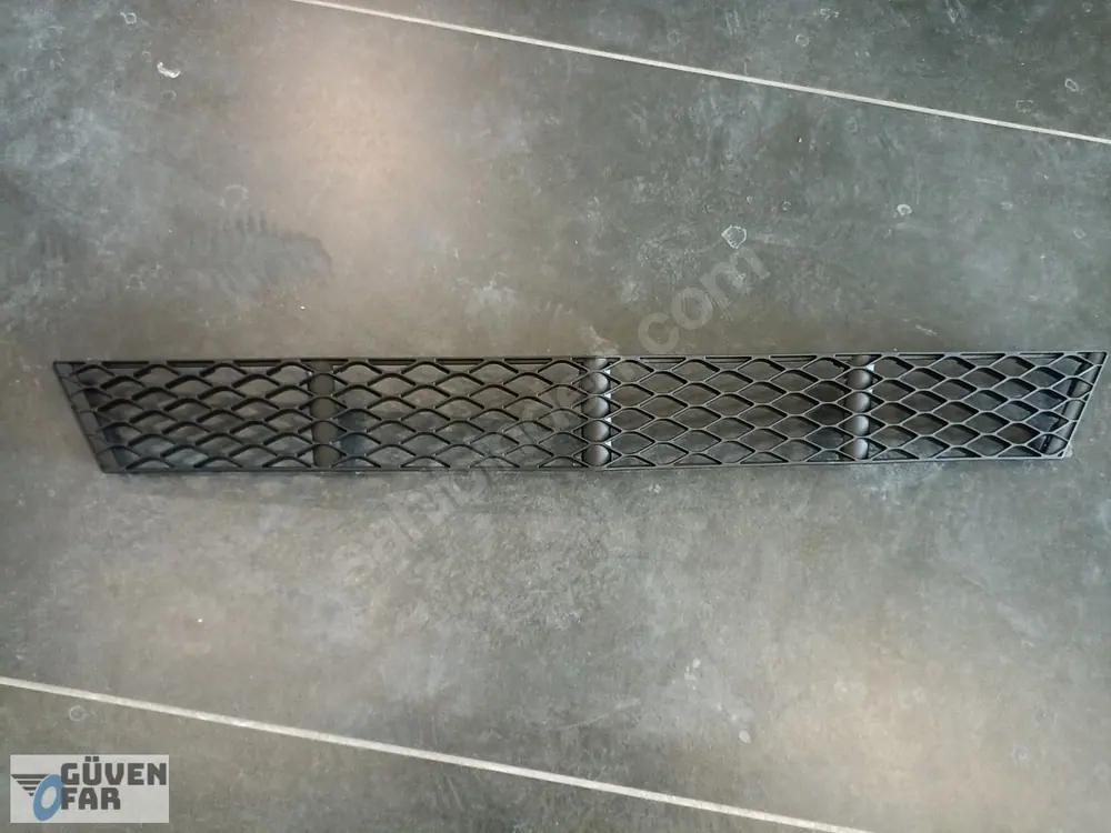 Mercedes E W211 Ön Tampon Orta Izgara 2007 2009 2118850122