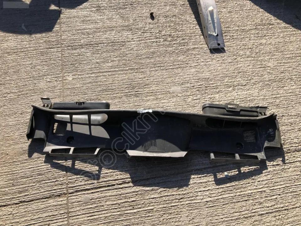 Mercedes E W212 Radyatör Hava Kanalı 2125000455