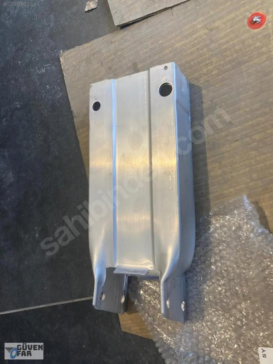 Mercedes E W212 Tampon Demiri Babası Sol 2009 2015 2126200595 2126200995