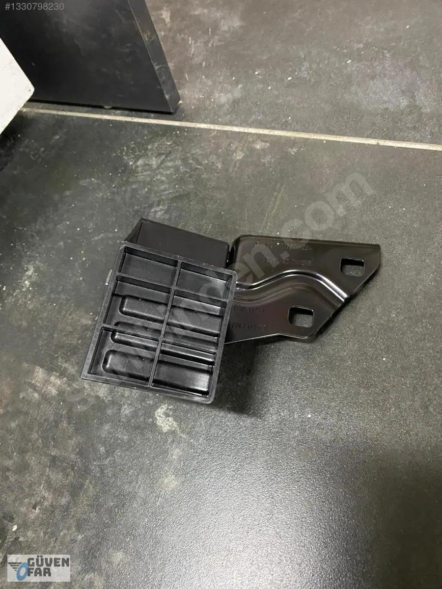 Mercedes EQE W295 Radyatör Destek Braketi 2024- 2956203901 2956209701 2956204101
