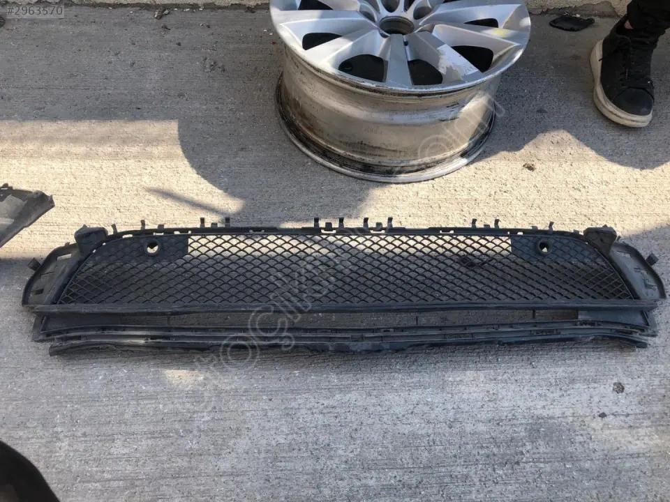 Mercedes GLA W156 Ön Tampon Orta Izgara 2015 2017 1568854322