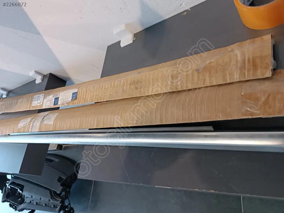 Mercedes W221 Sol Ön Kapı Cam Çıtası 2216903380