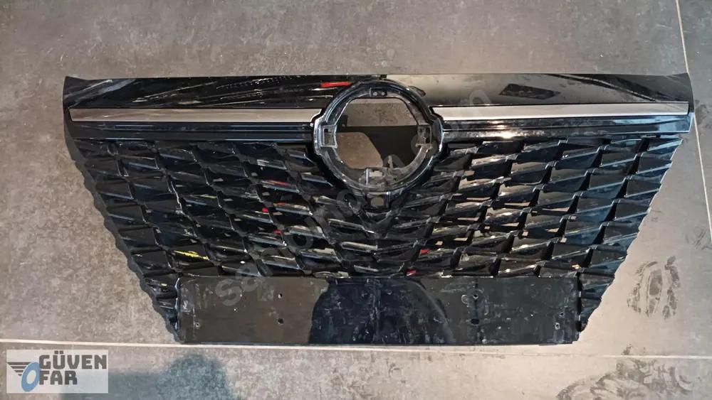Nissan Qashqai Ön Panjur 2023 2024 8796U100 62310-HN10A