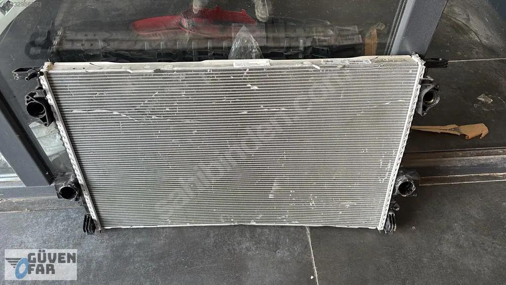Porsche Panamera Motor Su Radyatörü 2017- 971121253F