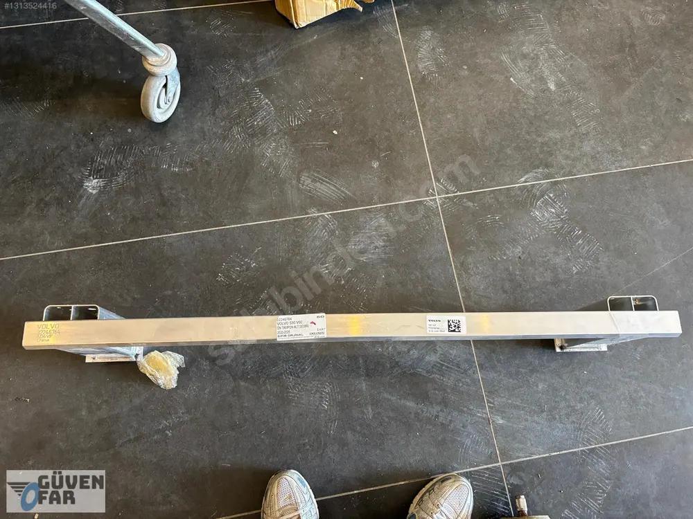 Volvo S90 V90 Ön Tampon Alt Demiri 2020-2025 32246764