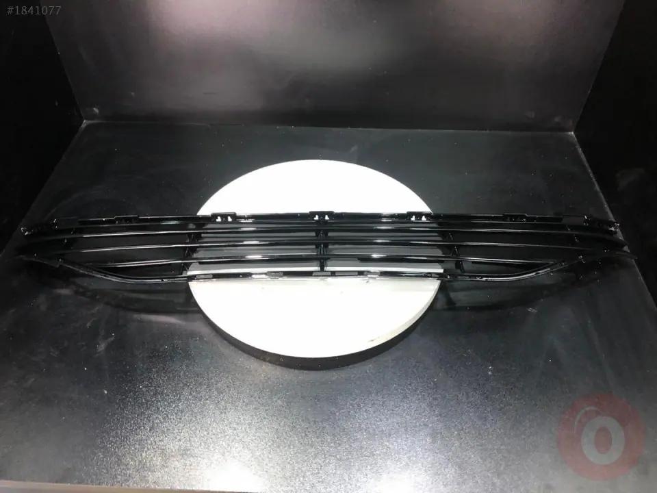 Volvo V40 Ön Tampon Orta Izgara 2013 31283743 31353311