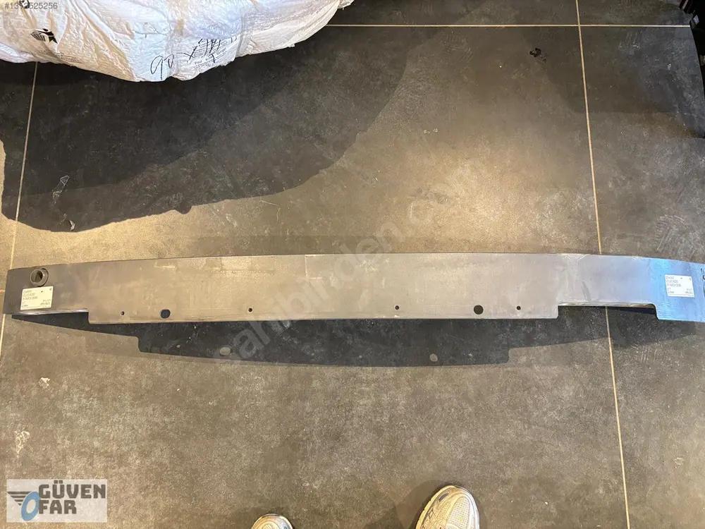 Volvo XC60 Ön Tampon Demiri 2017 32348953