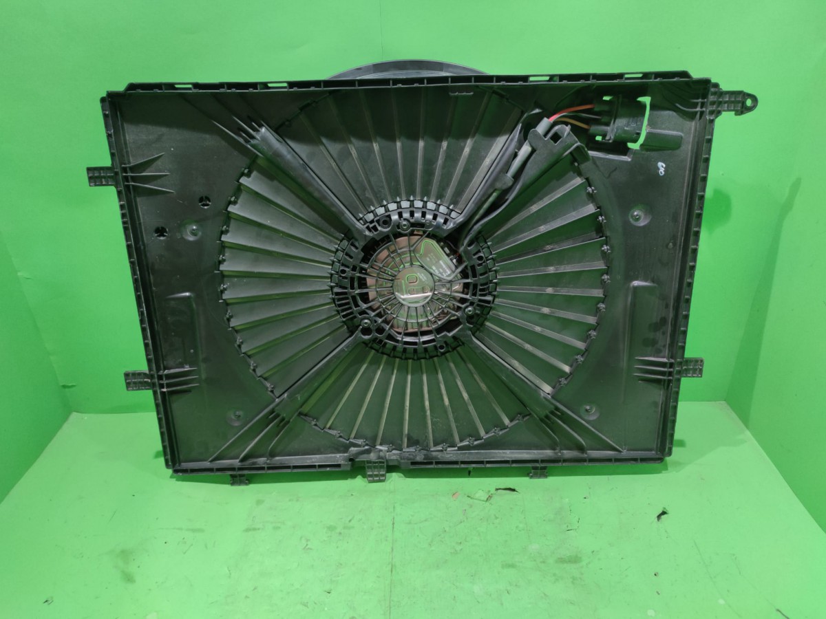 mercedes-c-serisi-w205-w213-w238-radyator-fan---a0999061300_21768.jpg