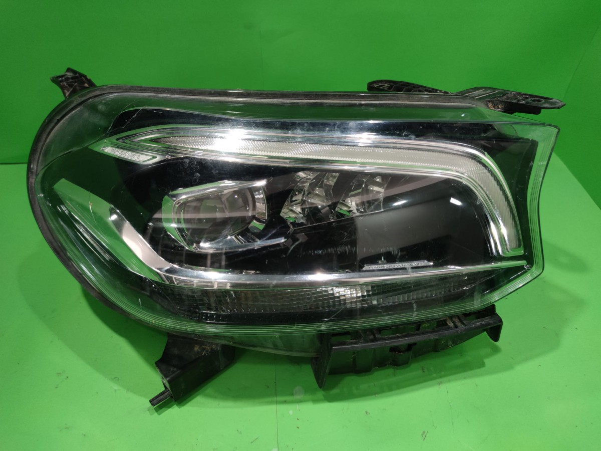 mercedes-x-class-w470-led-sag-far_3782.jpg