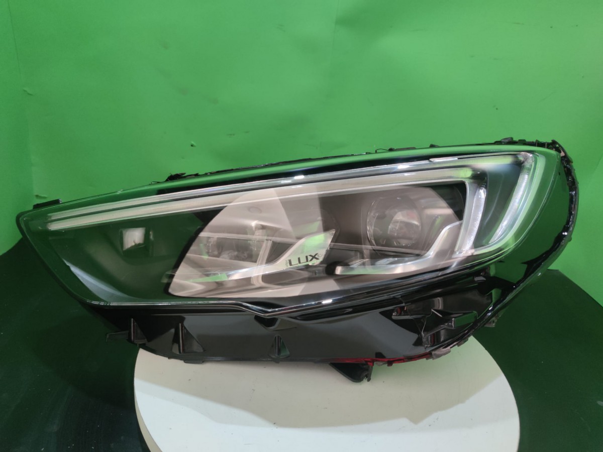 opel-insignia-b-matrix-full-led-sol-far-10500070480l-10500130710l_6186.jpg