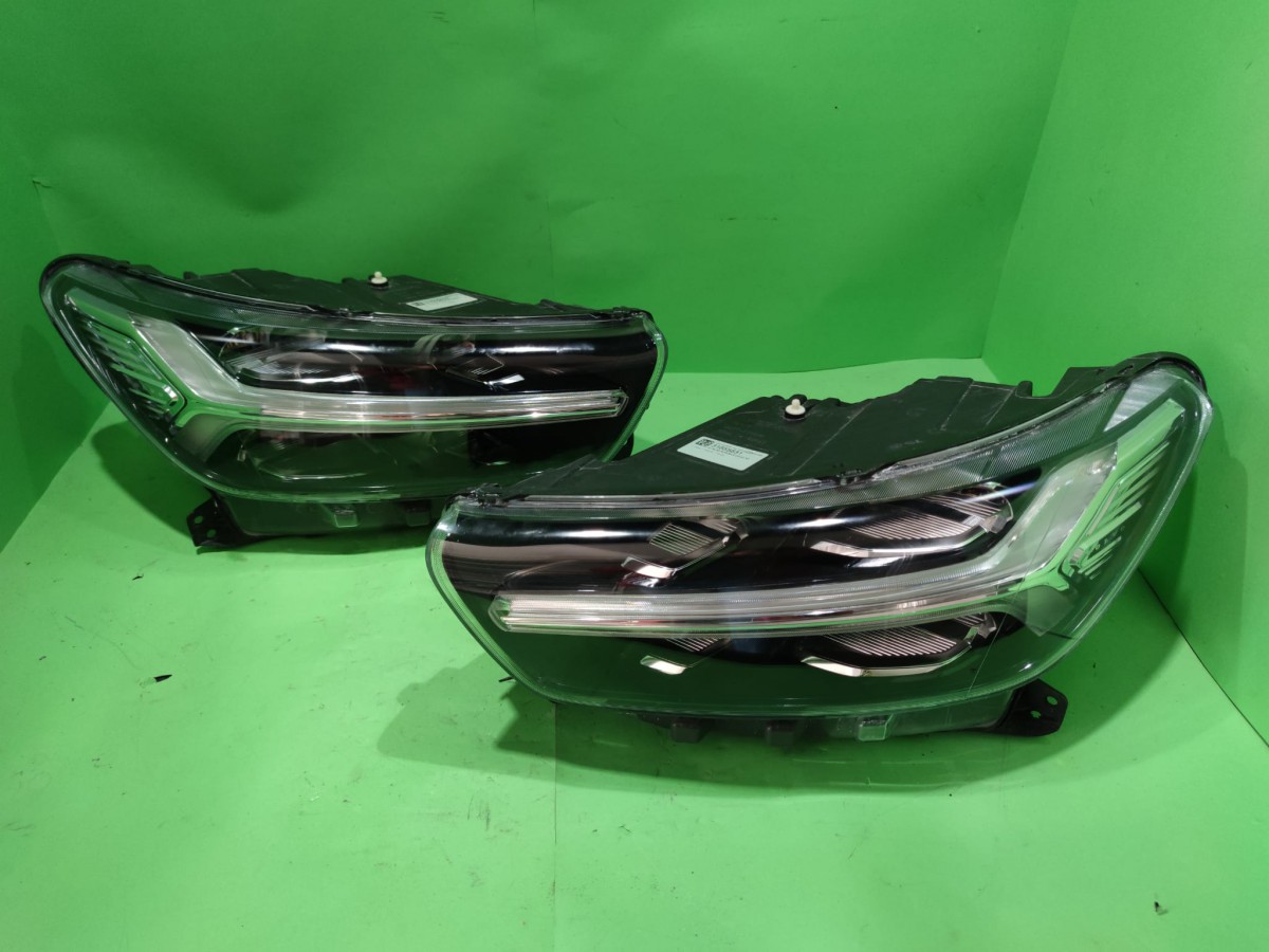 volvo-xc40-sag-sol-full-led-far-31655632---31655631_4648.jpg